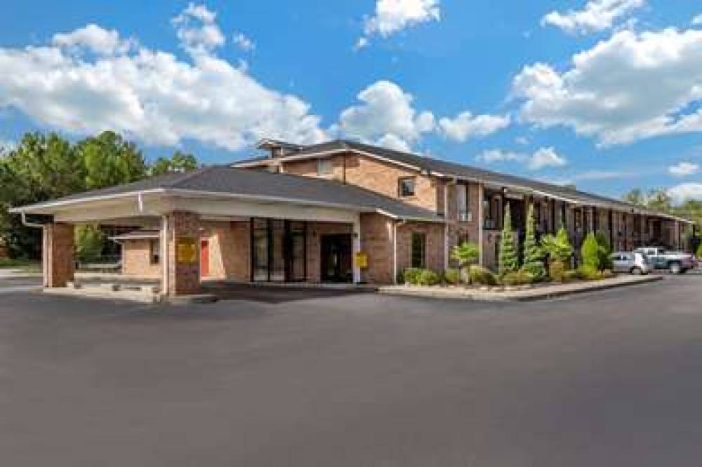 Econo Lodge Inn & Suites