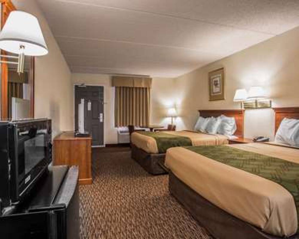 Econo Lodge Inn & Suites 10