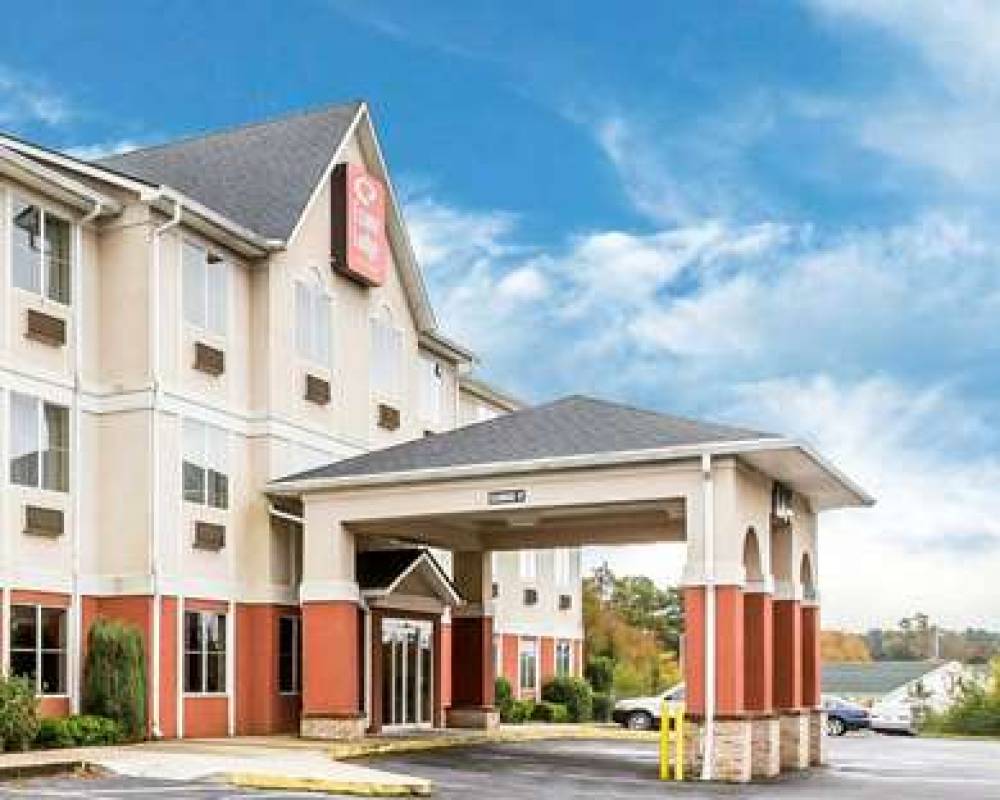 Econo Lodge  Inn & Suites 1