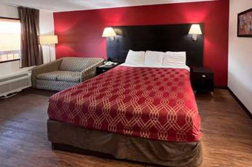 Econo Lodge Inn & Suites 10