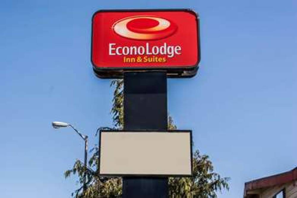 Econo Lodge Inn & Suites