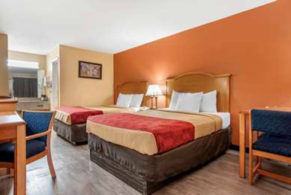 Econo Lodge Inn & Suites 10