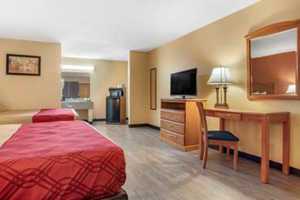 Econo Lodge Inn & Suites 9