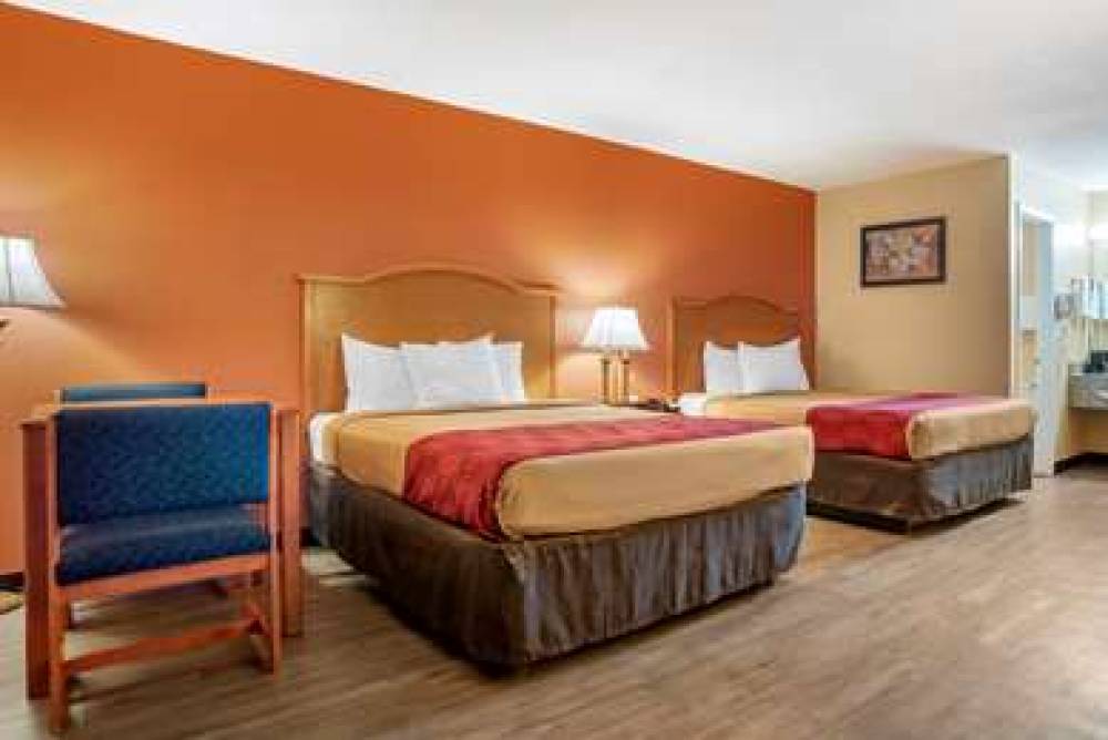 Econo Lodge Inn & Suites 8