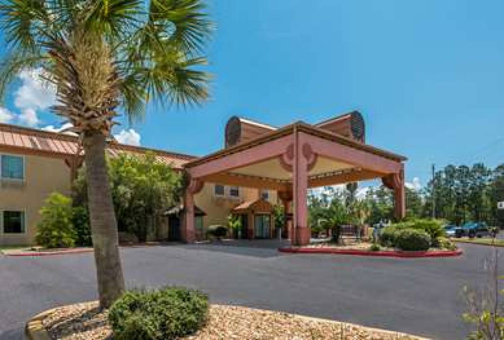 Econo Lodge  Inn & Suites 5