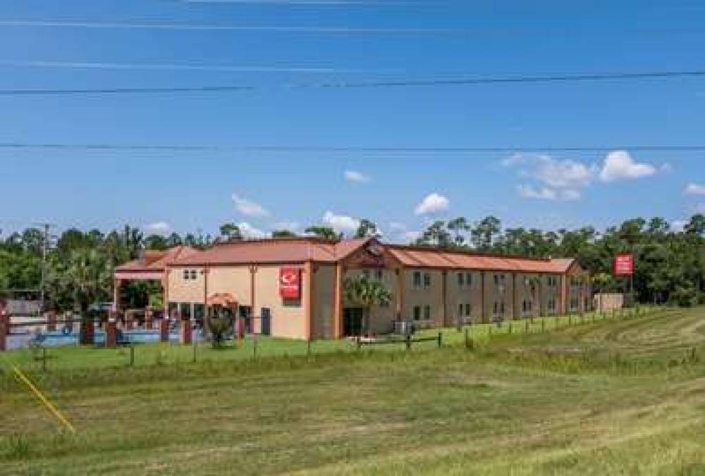 Econo Lodge  Inn & Suites 1