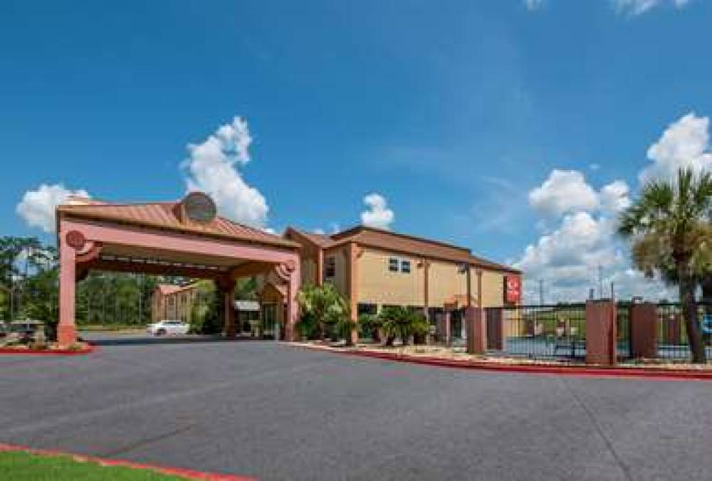 Econo Lodge  Inn & Suites 2