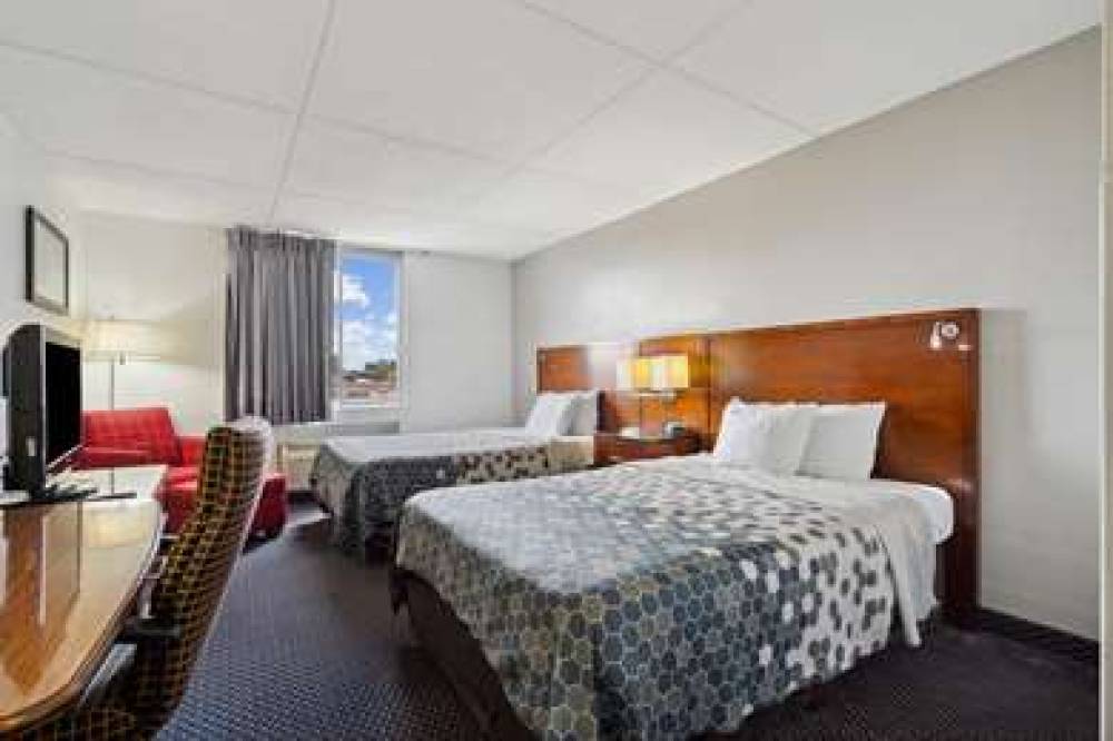 Econo Lodge Inn & Suites 6