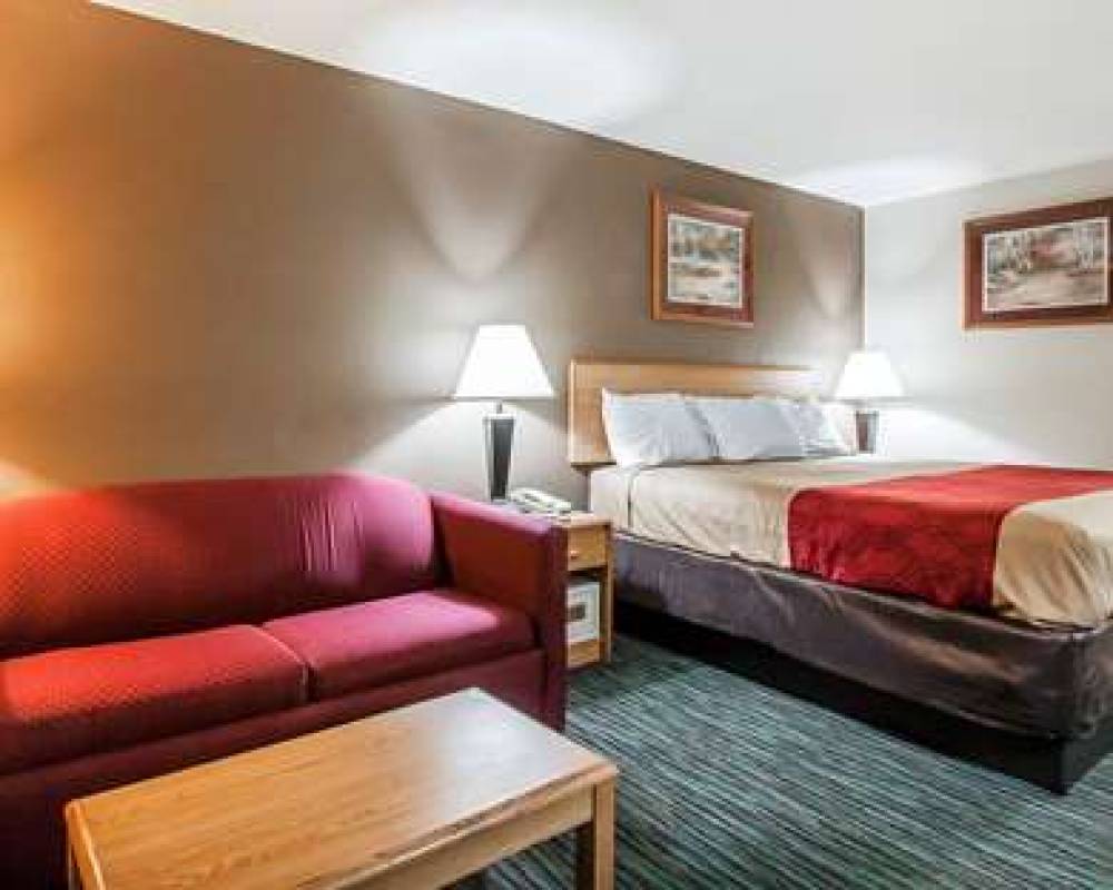 Econo Lodge Inn & Suites 7