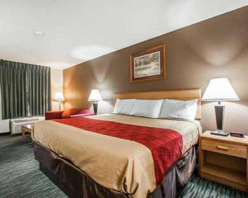 Econo Lodge Inn & Suites 3