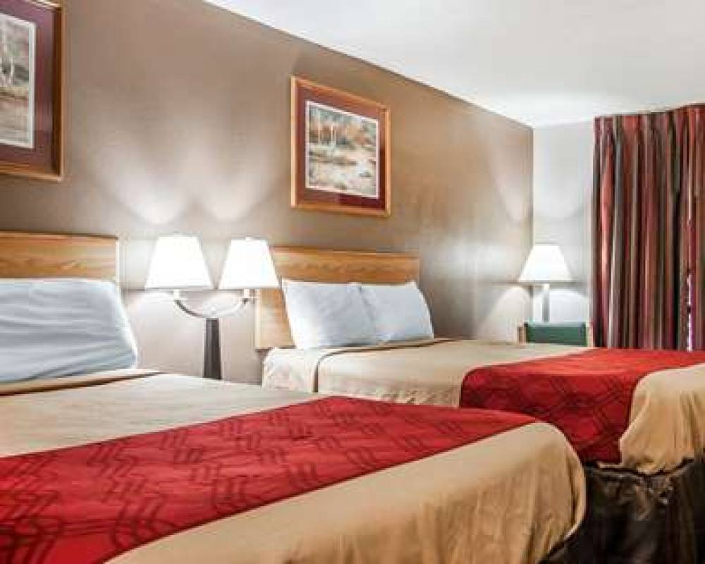 Econo Lodge Inn & Suites 5