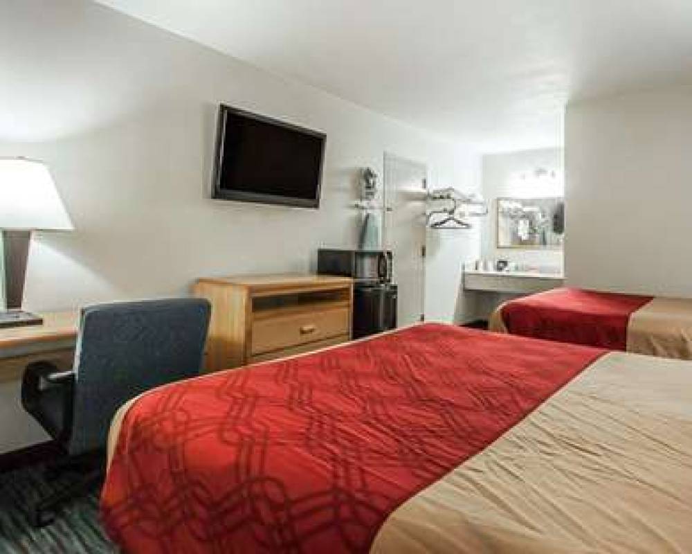 Econo Lodge Inn & Suites 9