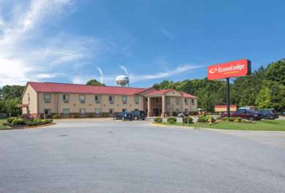 Econo Lodge  Inn & Suites 1