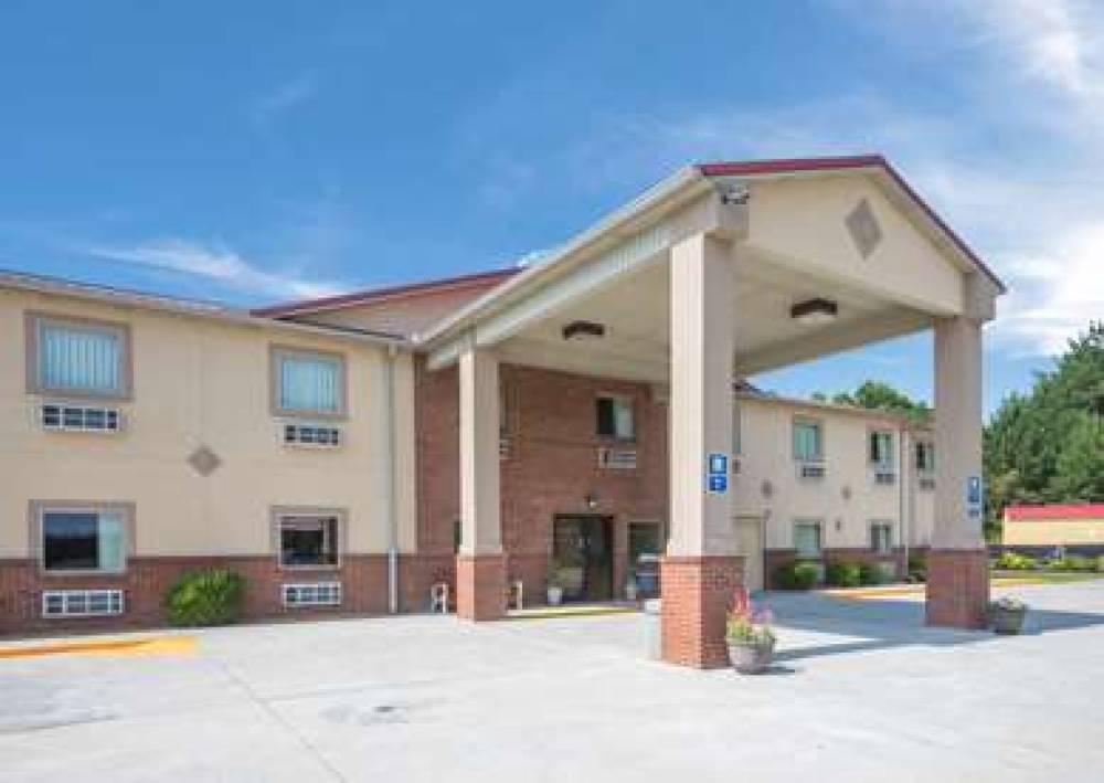 Econo Lodge Inn & Suites