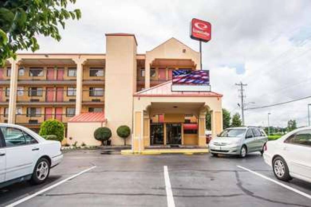 Econo Lodge Inn & Suites 1