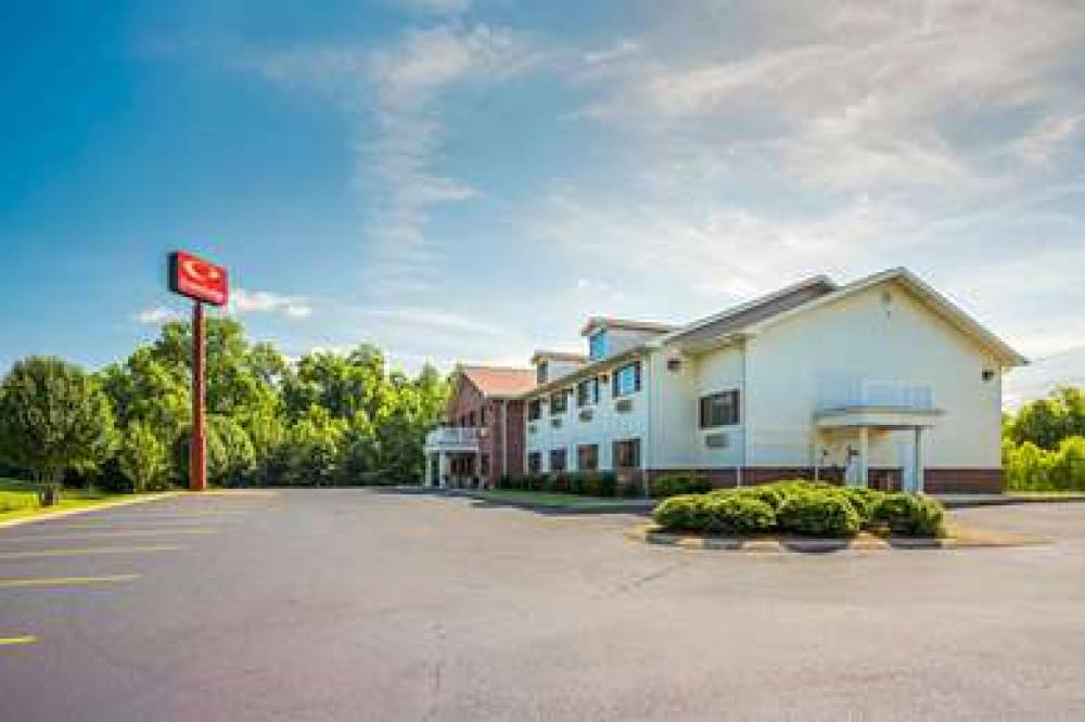 Econo Lodge Inn & Suites 3