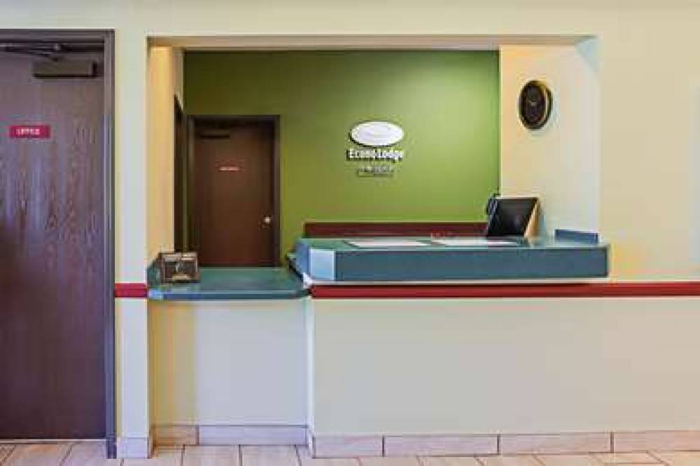 Econo Lodge Inn & Suites 9