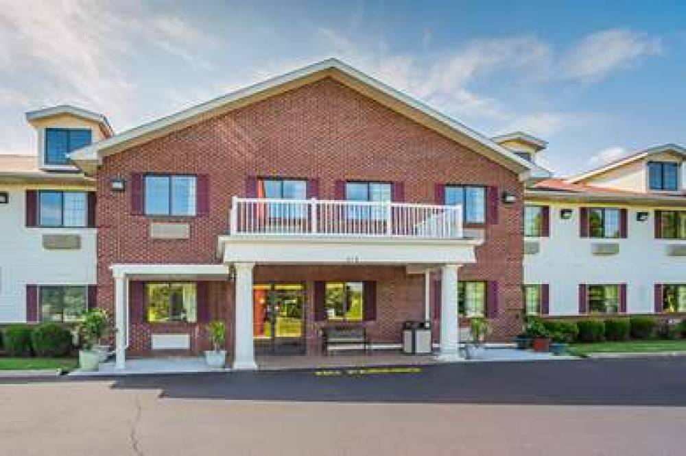 Econo Lodge Inn & Suites 1