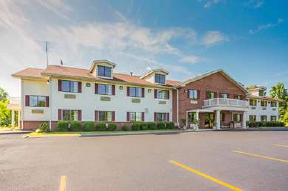 Econo Lodge Inn & Suites