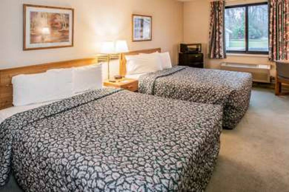 Econo Lodge Inn & Suites 6