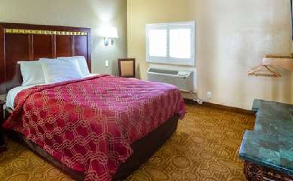 Econo Lodge Inn & Suites Fallbrook Downtown 8