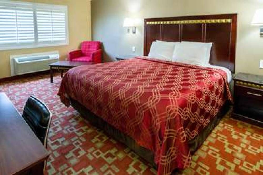 Econo Lodge Inn & Suites Fallbrook Downtown 7