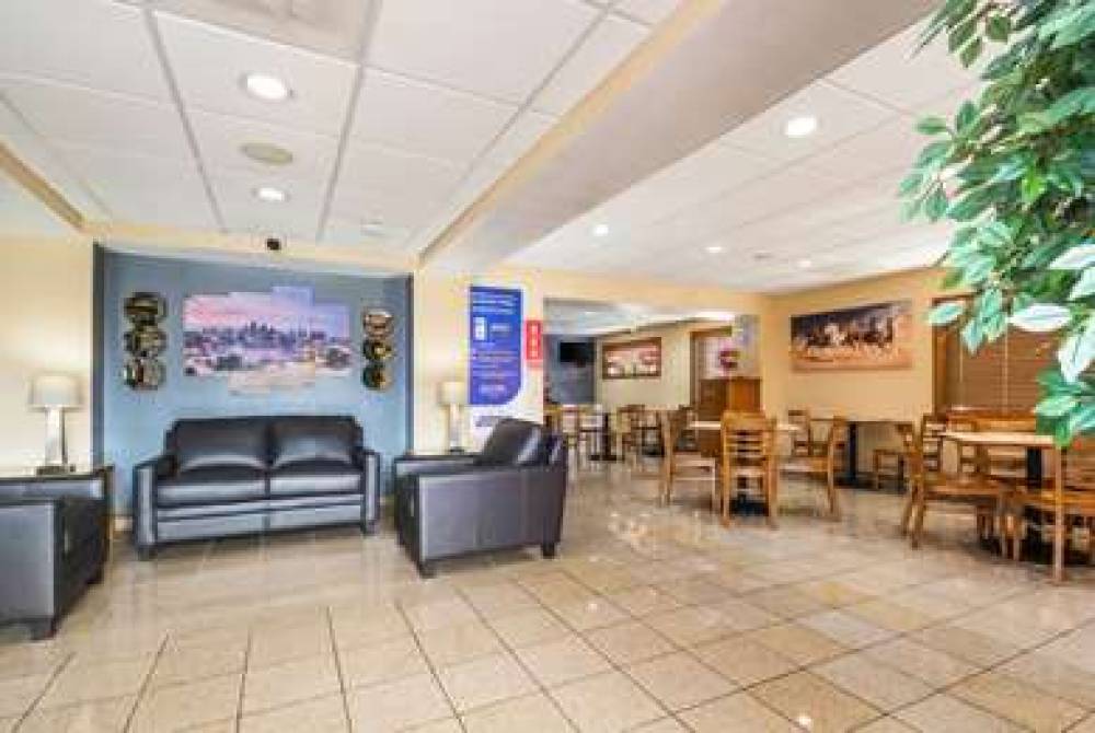 Econo Lodge  Inn & Suites I-35 At Shawnee Mission 5