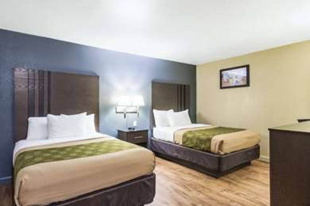 Econo Lodge  Inn & Suites I-35 At Shawnee Mission 6