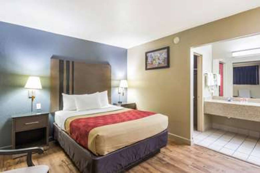 Econo Lodge  Inn & Suites I-35 At Shawnee Mission 10