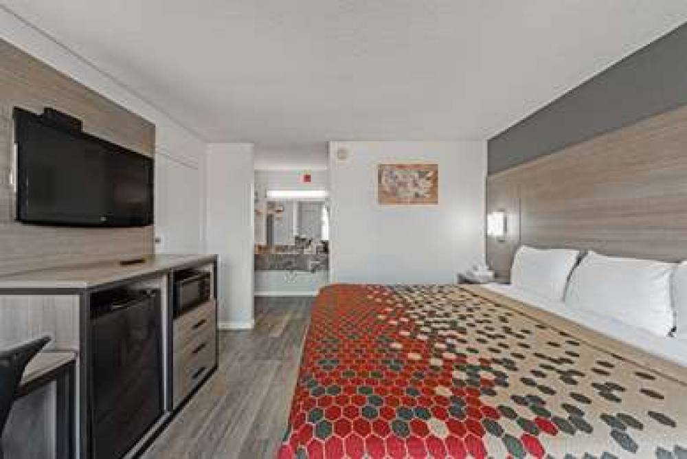 Econo Lodge Inn & Suites Near Bricktown 8