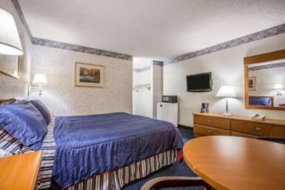 Econo Lodge Inn & Suites Near China Lake Naval Station 9