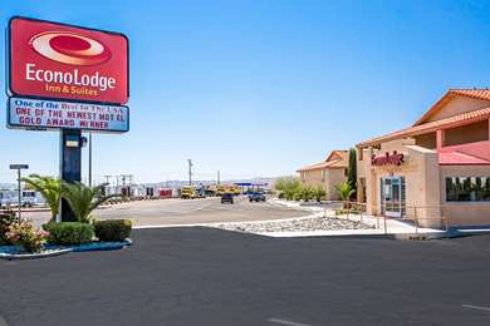 Econo Lodge Inn & Suites Near China Lake Naval Station 1