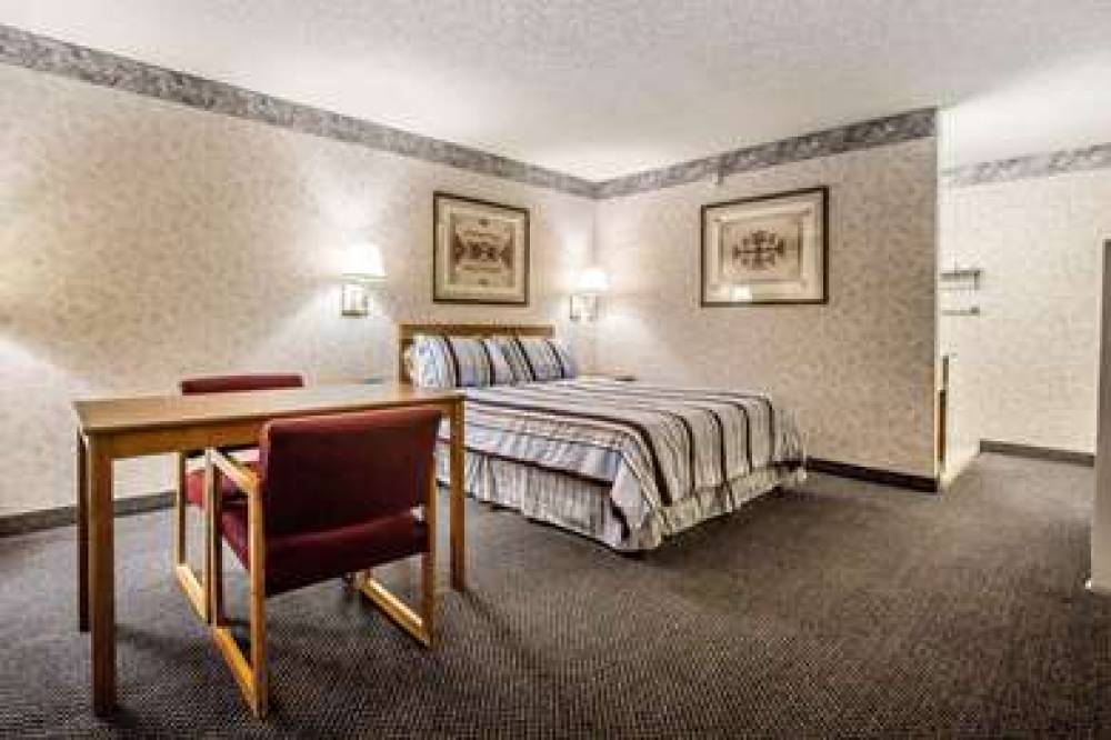 Econo Lodge Inn & Suites Near China Lake Naval Station 10