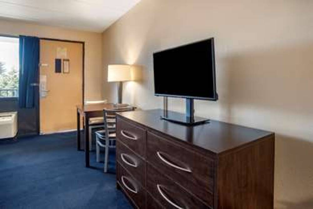 Econo Lodge Inn & Suites Rehoboth Beach 7