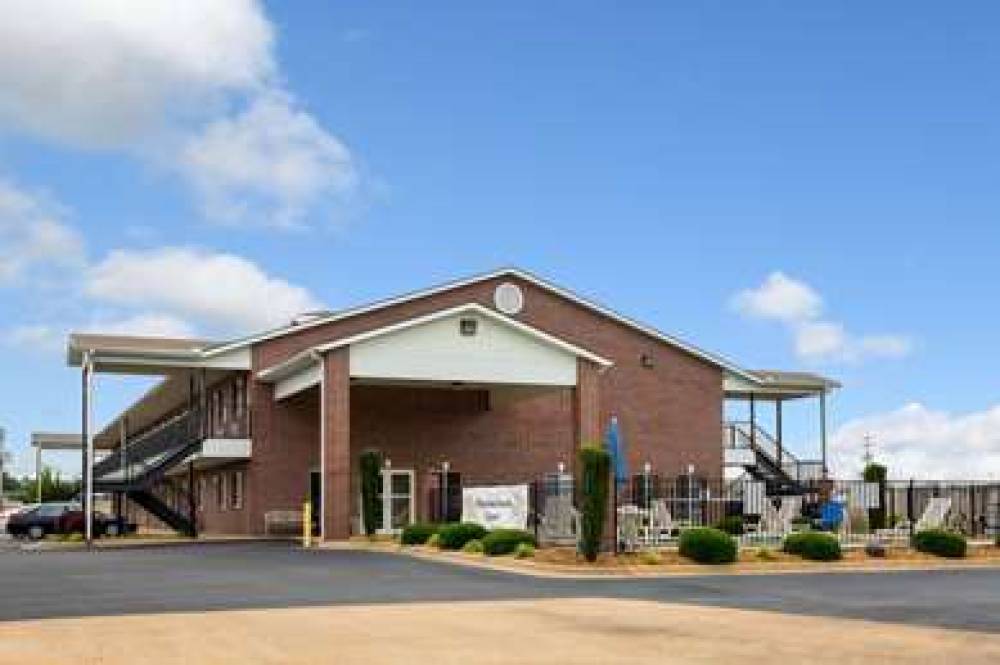 Econo Lodge Inn & Suites Searcy 3