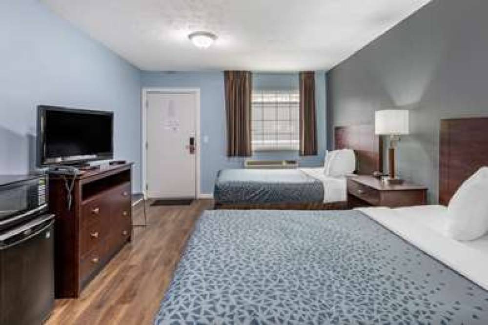 Econo Lodge Inn & Suites South 10