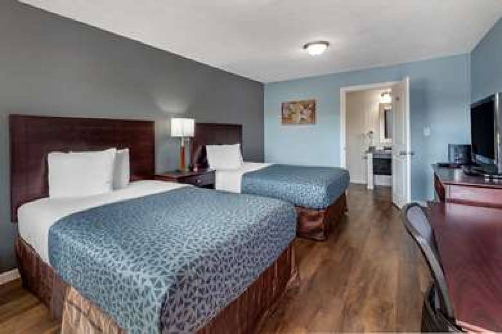 Econo Lodge Inn & Suites South 4