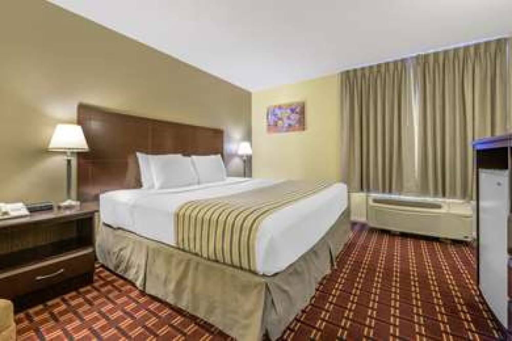 Econo Lodge Inn & Suites Triadelphia - Wheeling 5