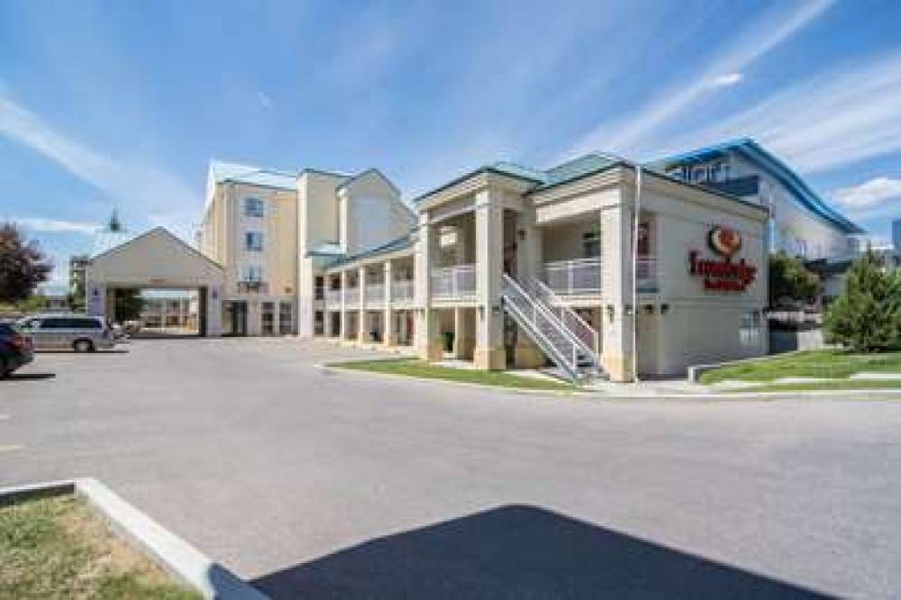 Econo Lodge Inn & Suites University 1