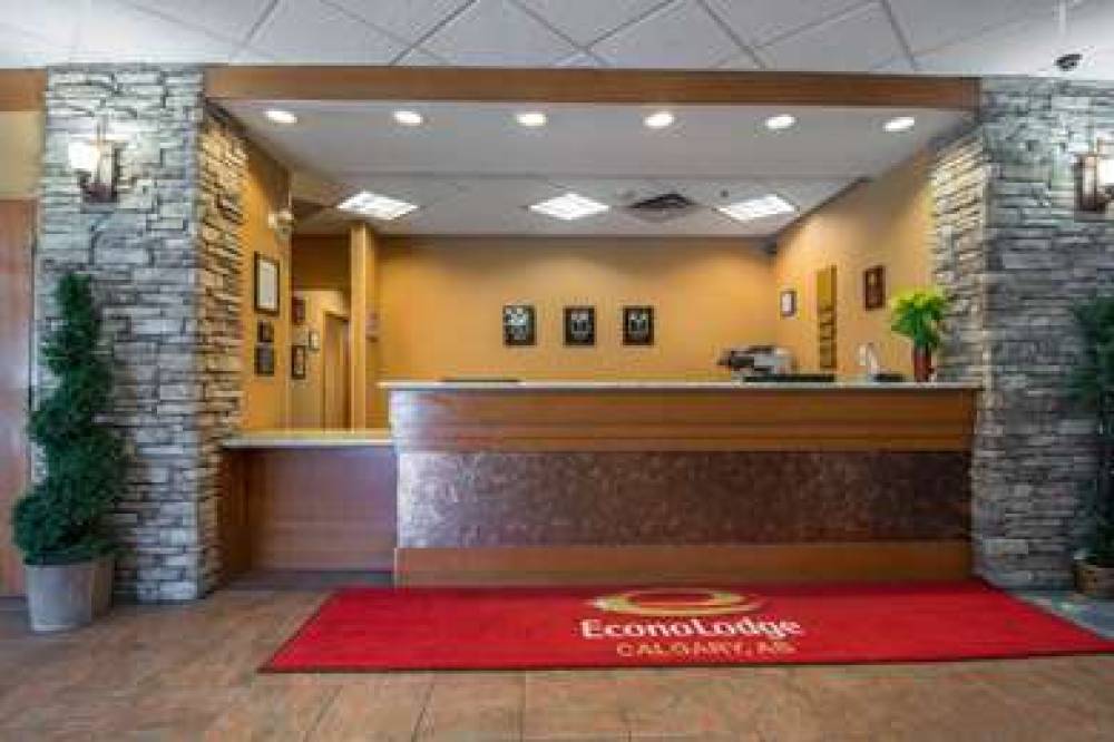 Econo Lodge Inn & Suites University 6