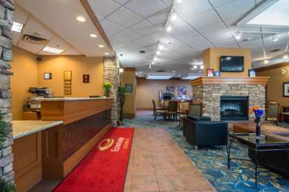 Econo Lodge Inn & Suites University 5