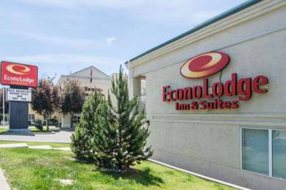 Econo Lodge Inn & Suites University 4