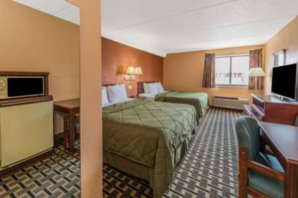 ECONO LODGE LOUISVILLE EAST 9