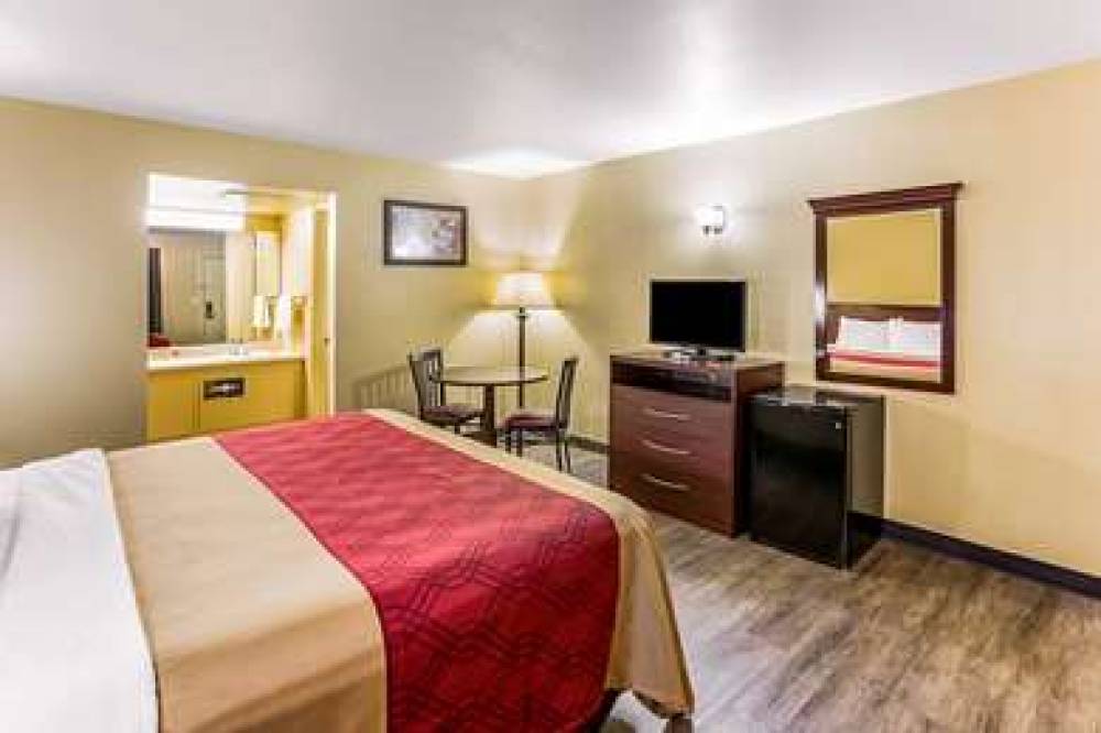 Econo Lodge McAlester 10