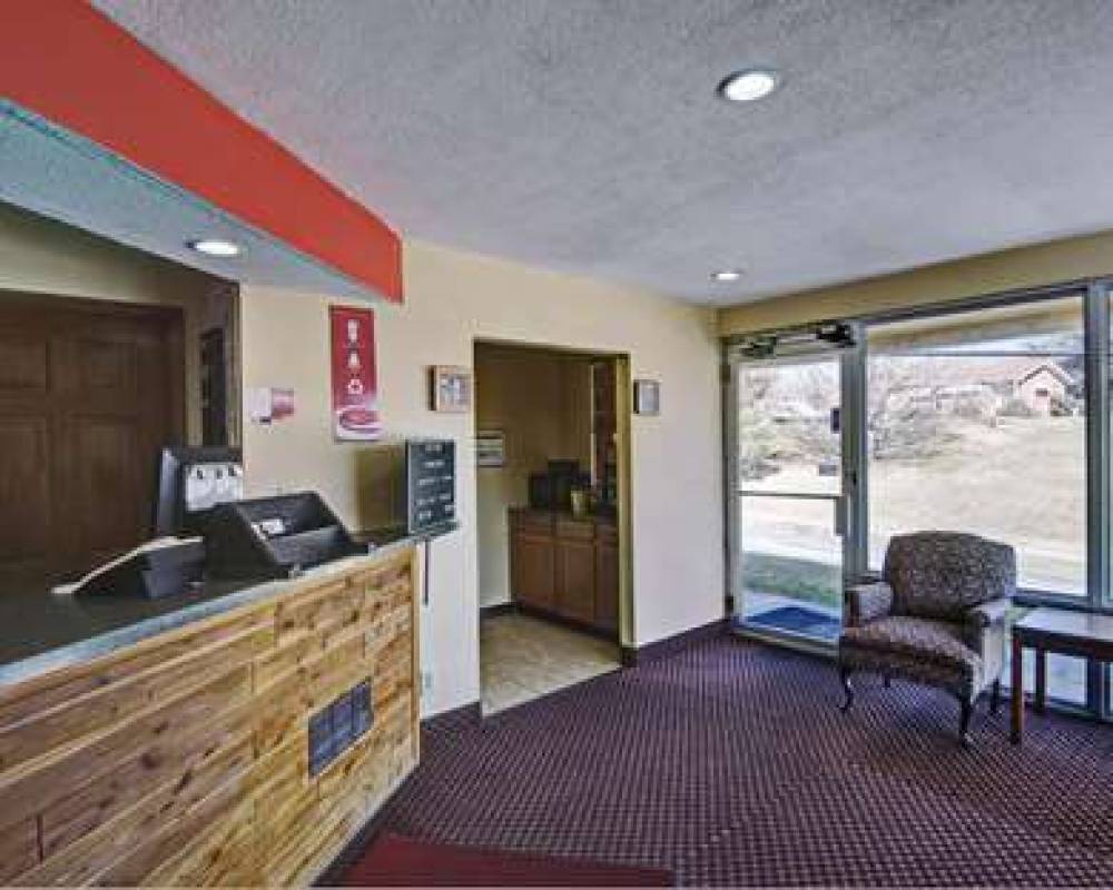 Econo Lodge Near Bluefield College 4