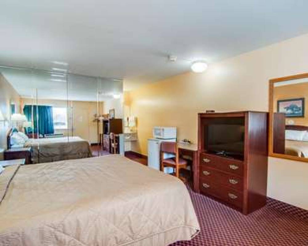 Econo Lodge Near Bluefield College 10