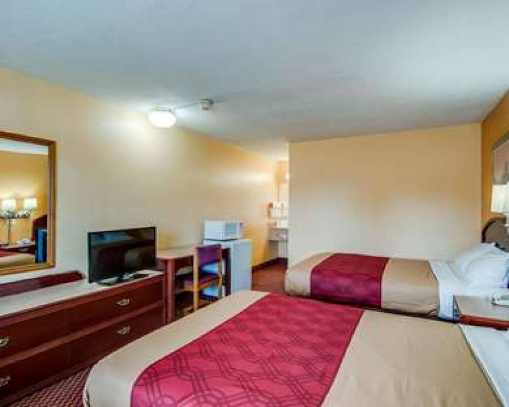 Econo Lodge Near Bluefield College 5