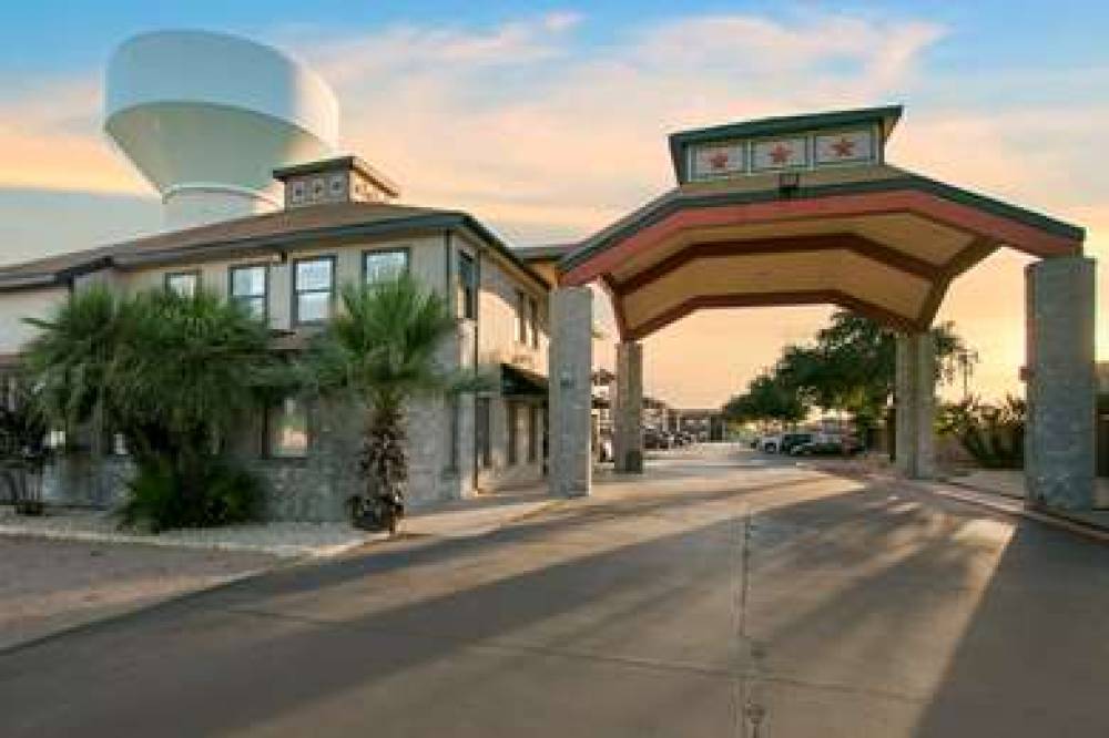 ECONO LODGE NEAR LACKLAND AIR FORCE 3