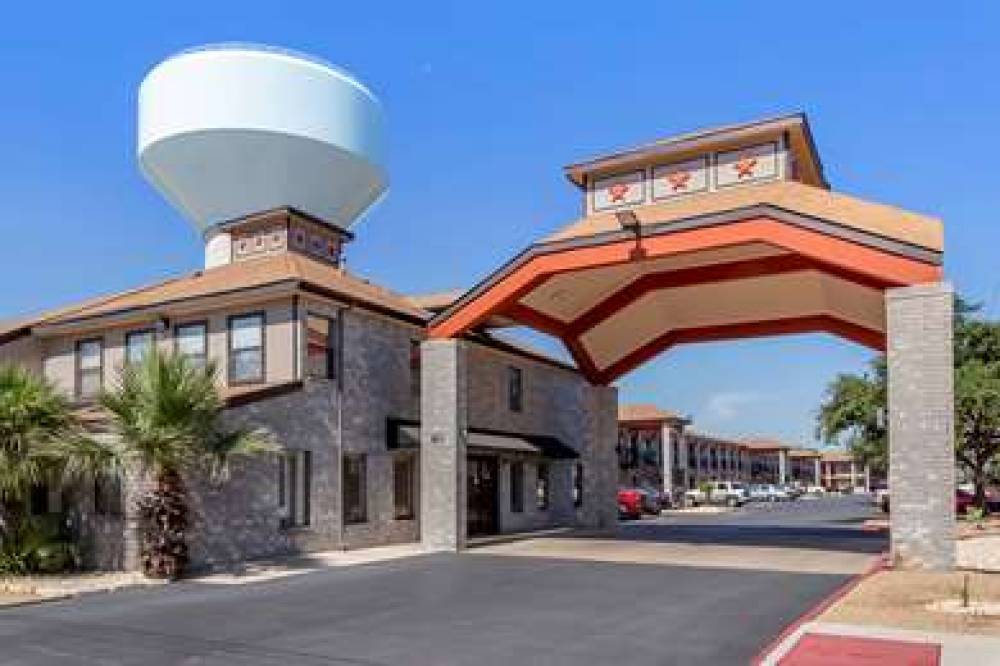 ECONO LODGE NEAR LACKLAND AIR FORCE 2