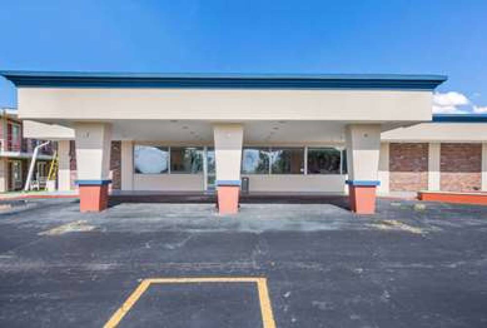 ECONO LODGE NEENAH 3